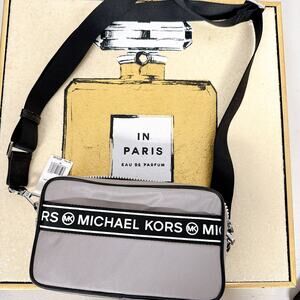 Michael Kors 35H9SY9C5C Small Camera Crossbody Shoulder Bag IN PEARL GREY